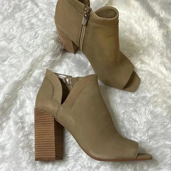 Vince Camuto Open Toe Sandal Boot Silky Nubuck Tortilla color size 9 - Picture 2 of 7